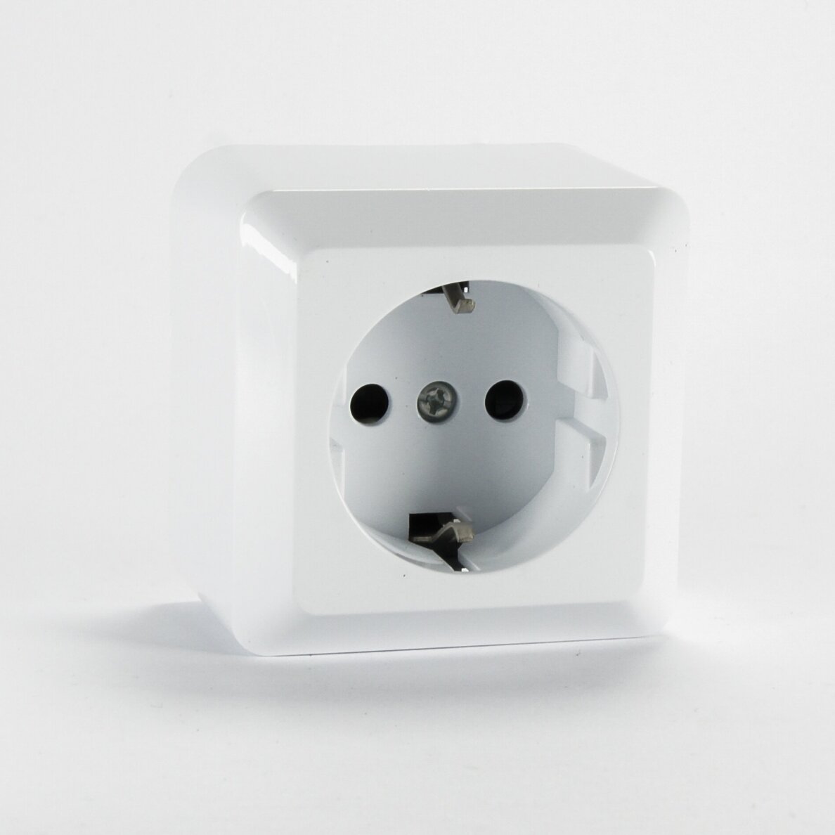 One gang white surface mounted socket “ALBA” (with grounding) One gang white surface mounted socket “ALBA” (with grounding)